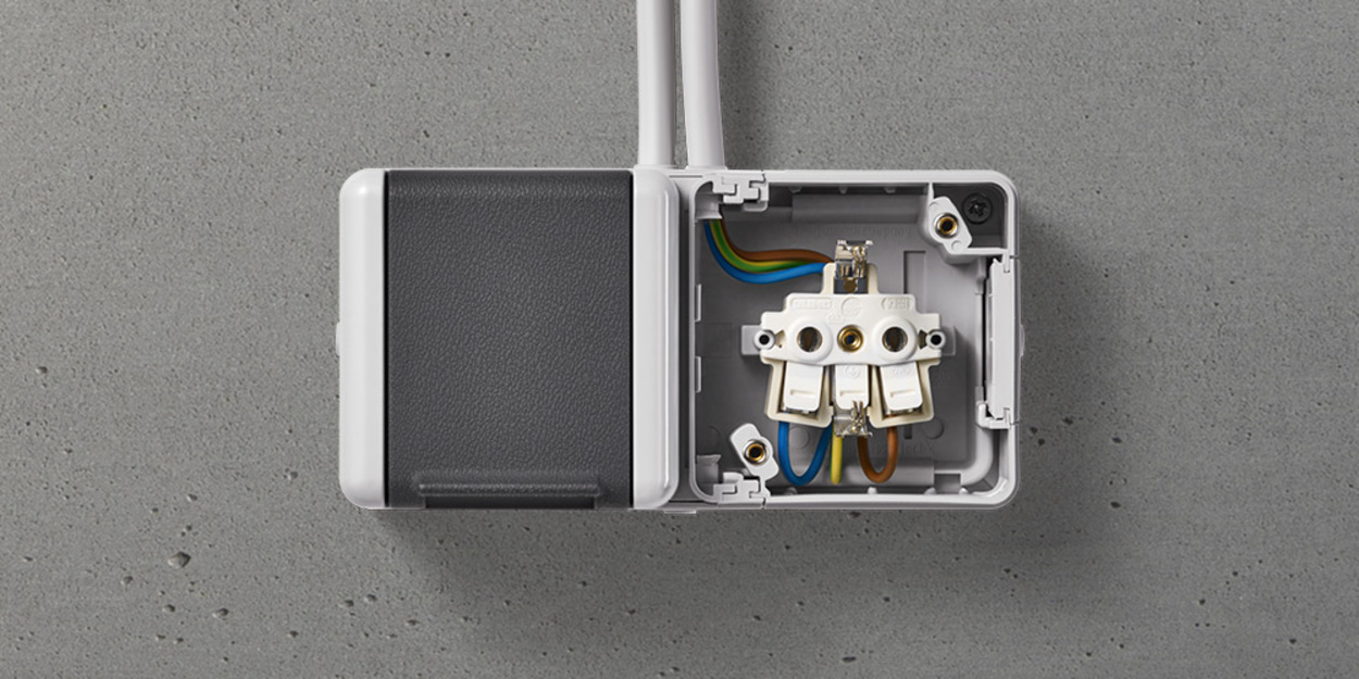 Doppelsteckdose mit Trennsteg bei PV-etech GmbH in Eberbach